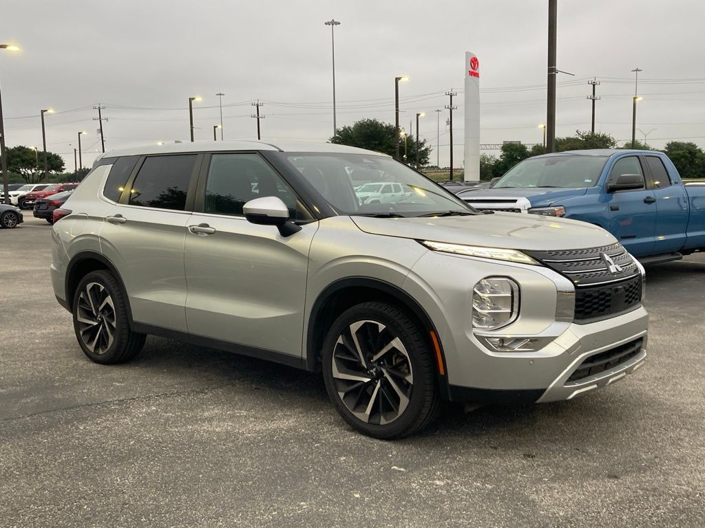 2024 Mitsubishi Outlander SE