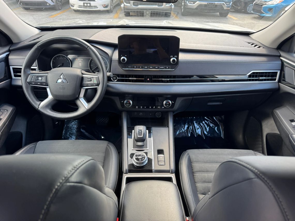 2024 Mitsubishi Outlander SE Sport Utility 4D