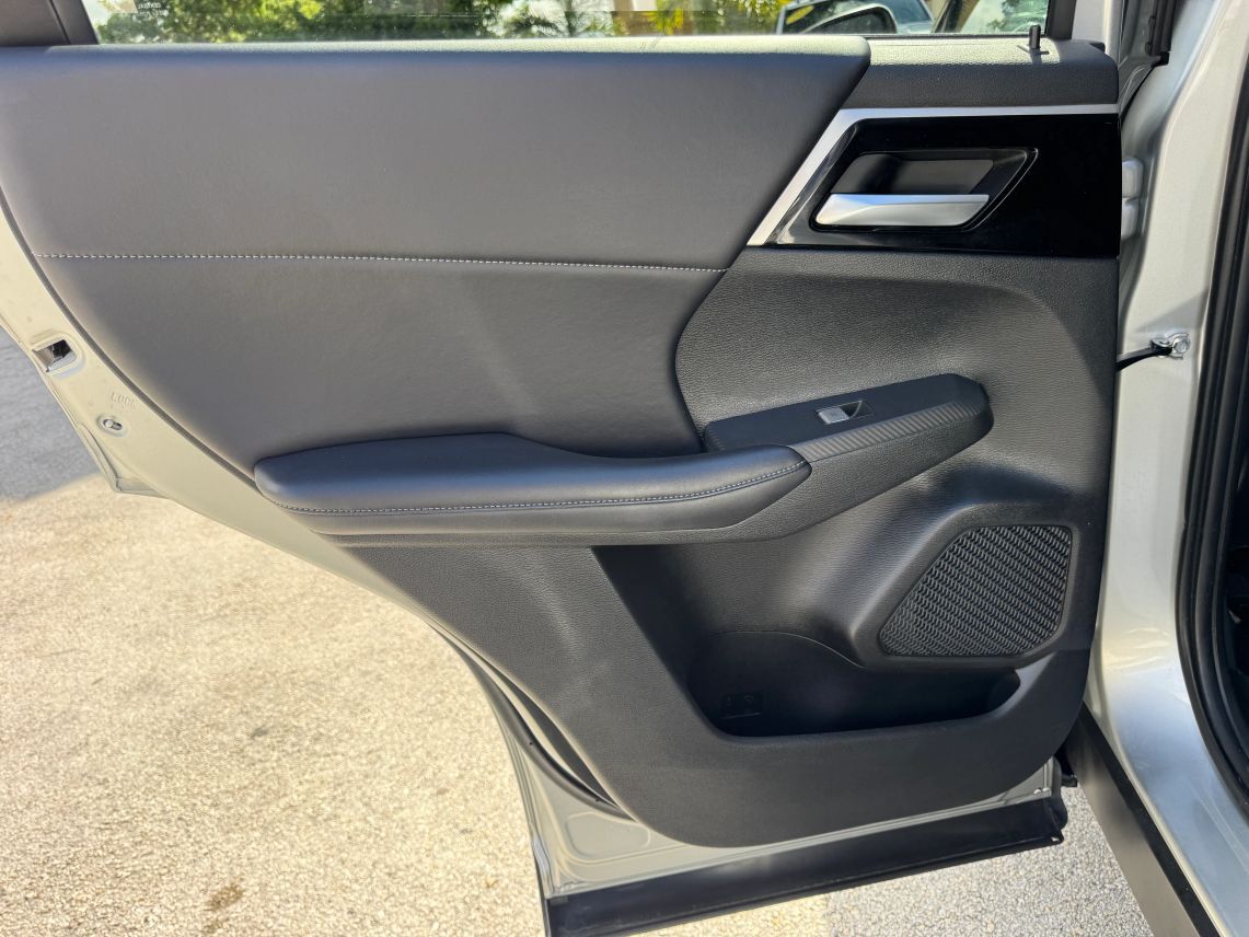 2024 Mitsubishi Outlander SE Sport Utility 4D