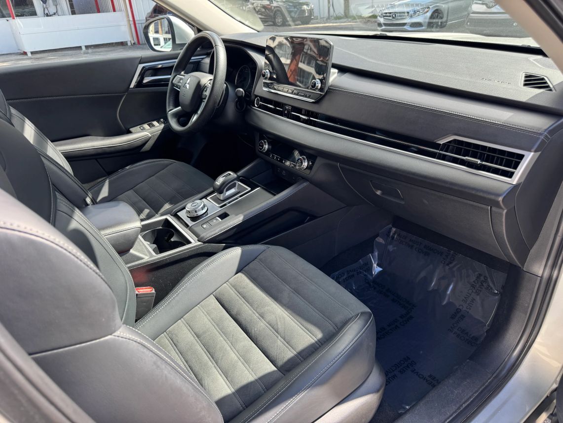 2024 Mitsubishi Outlander SE Sport Utility 4D