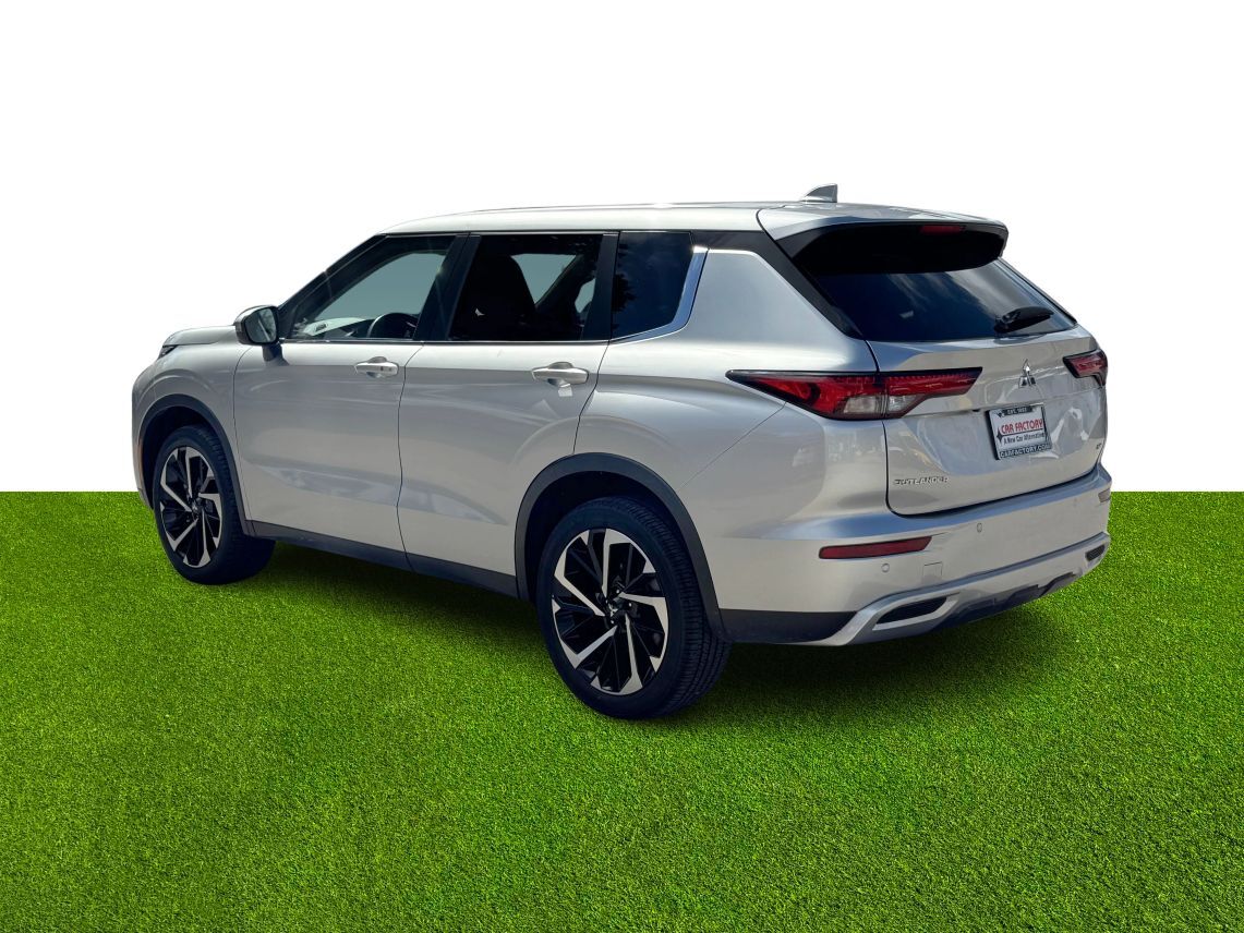 2024 Mitsubishi Outlander SE Sport Utility 4D