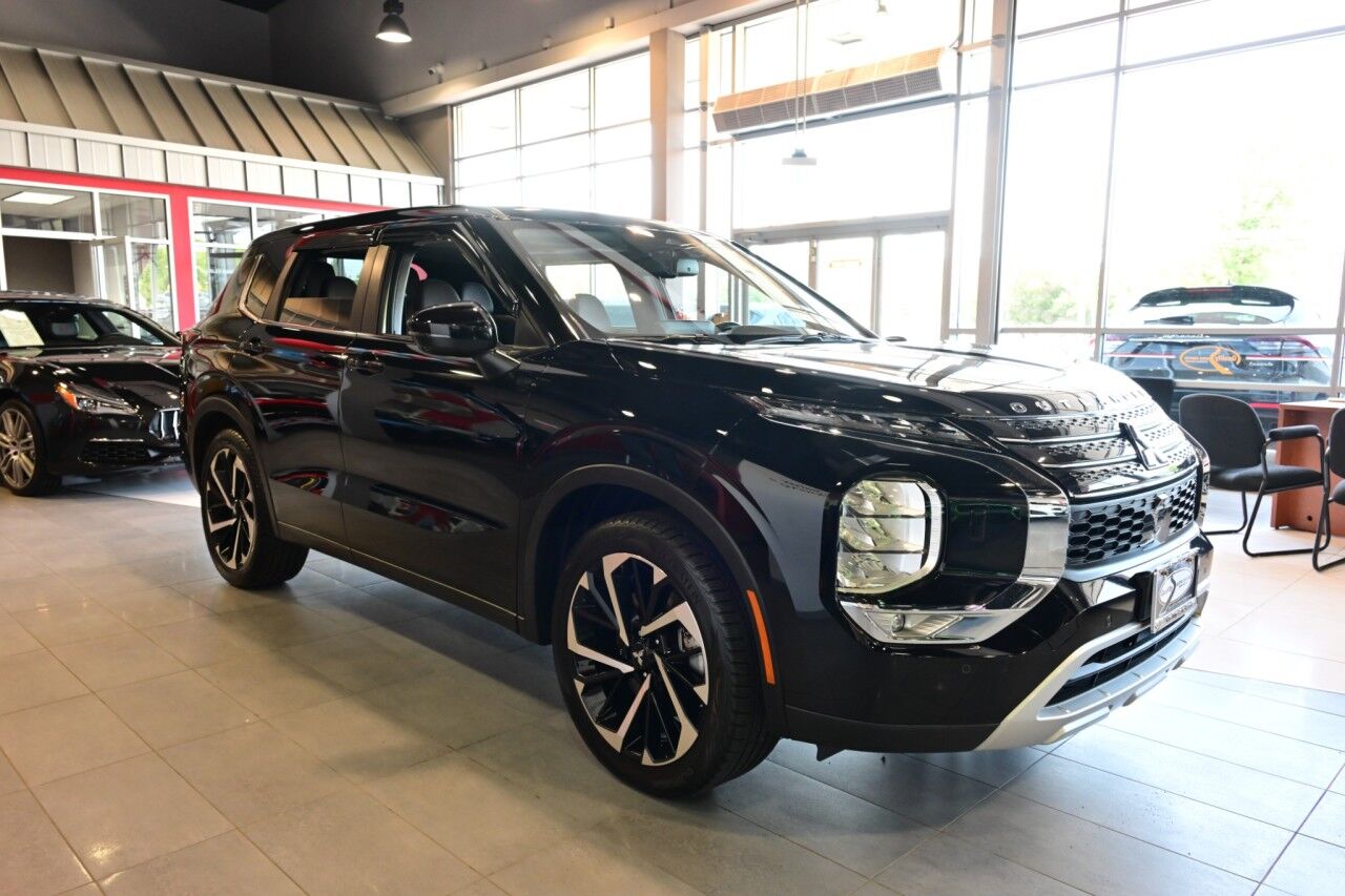 2024 Mitsubishi Outlander SE, Tech Pkg, Pano Roof
