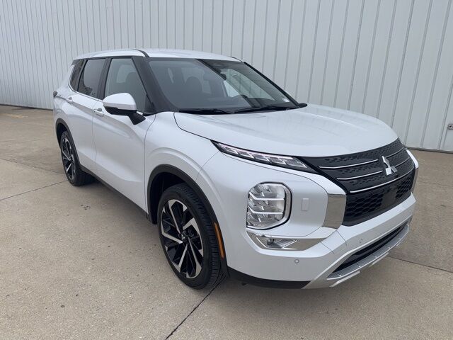 2024 Mitsubishi Outlander SE West Burlington IA