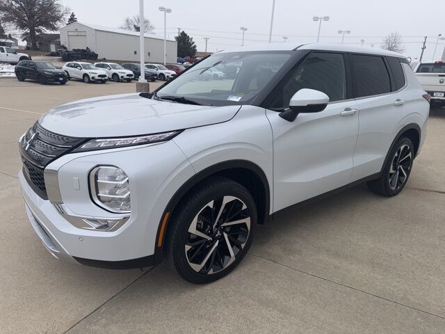 2024 Mitsubishi Outlander SE West Burlington IA