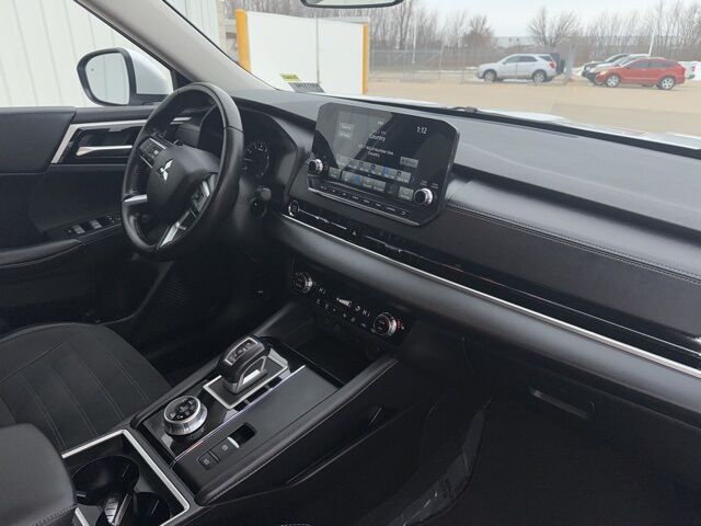 2024 Mitsubishi Outlander SE West Burlington IA
