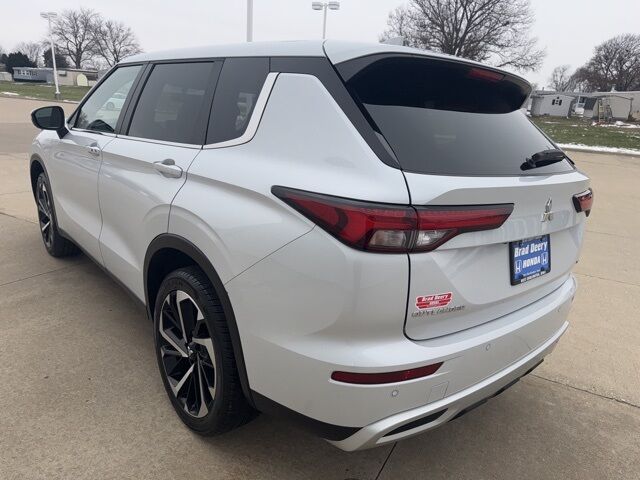 2024 Mitsubishi Outlander SE West Burlington IA