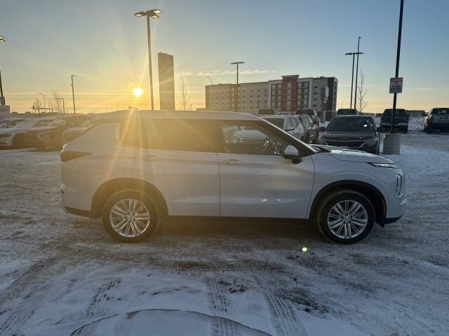 2024 Mitsubishi Outlander SE Whitecourt AB