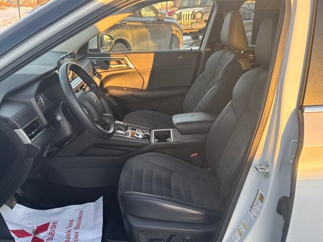 2024 Mitsubishi Outlander SE Whitecourt AB