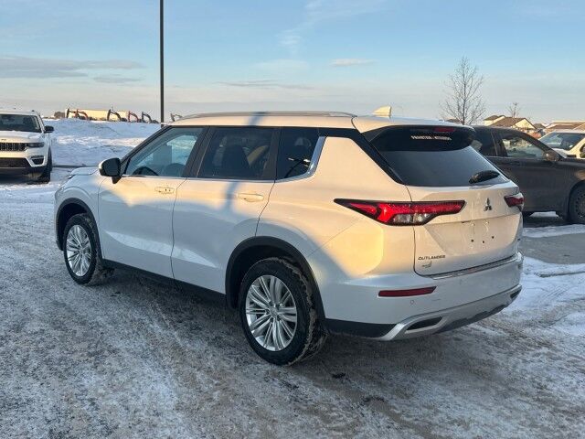 2024 Mitsubishi Outlander SE Whitecourt AB