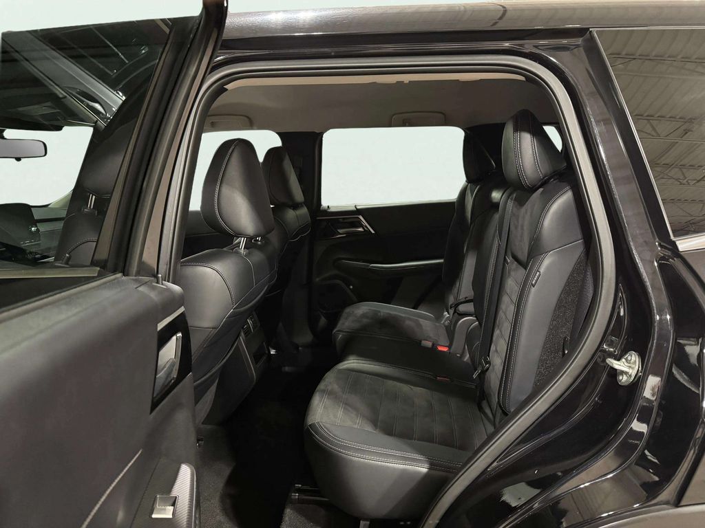 2024 Mitsubishi Outlander SE w/3rd Row Seating San Clemente CA