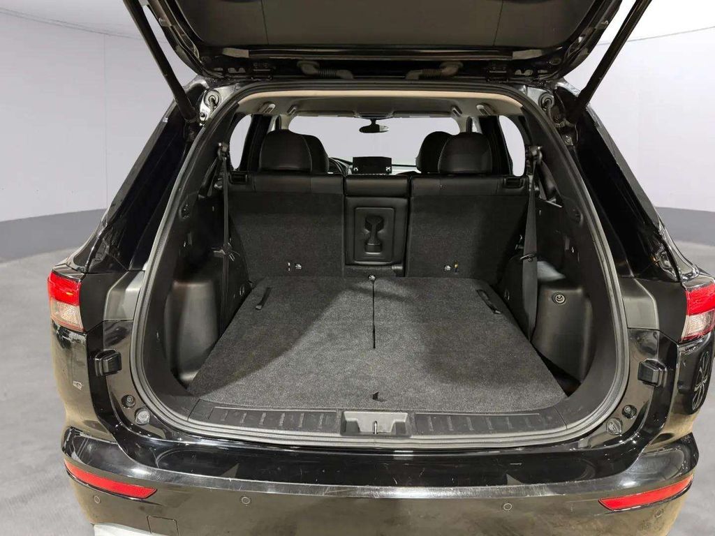2024 Mitsubishi Outlander SE w/3rd Row Seating San Clemente CA