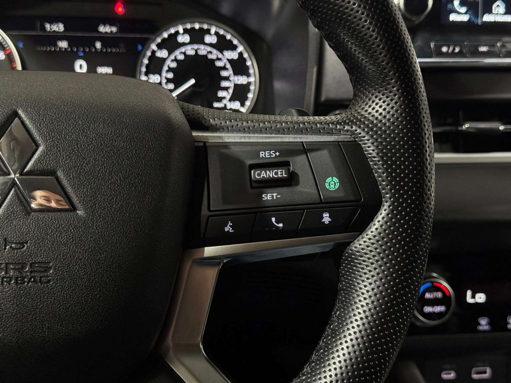 2024 Mitsubishi Outlander SE w/3rd Row Seating San Clemente CA