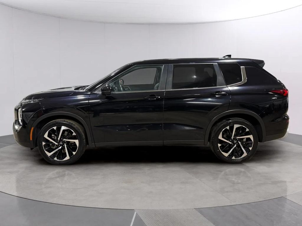 2024 Mitsubishi Outlander SE w/3rd Row Seating San Clemente CA