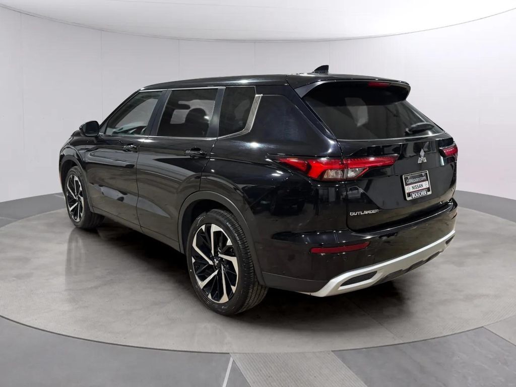 2024 Mitsubishi Outlander SE w/3rd Row Seating San Clemente CA