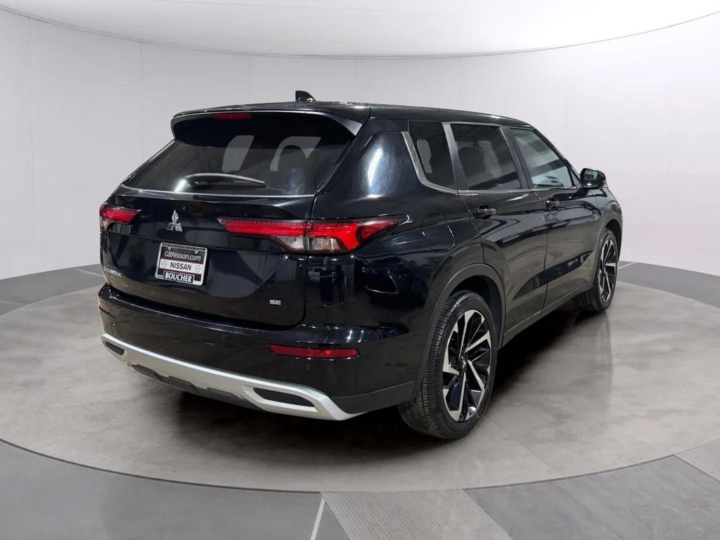 2024 Mitsubishi Outlander SE w/3rd Row Seating San Clemente CA