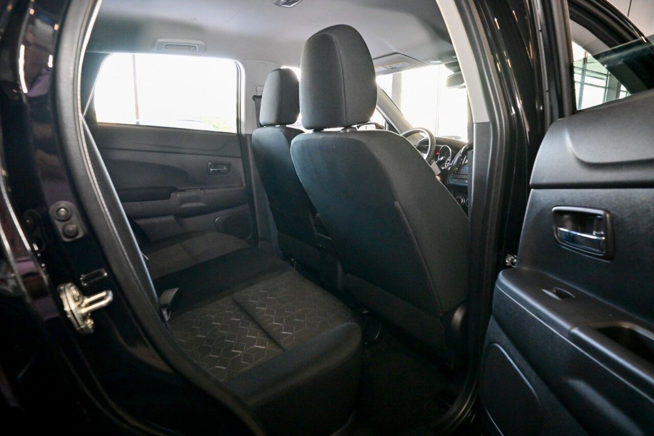 2024 Mitsubishi Outlander Sport ES photo 20