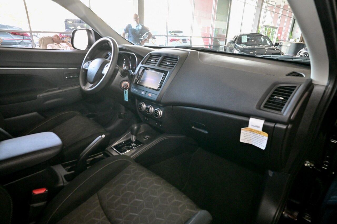 2024 Mitsubishi Outlander Sport ES photo 23