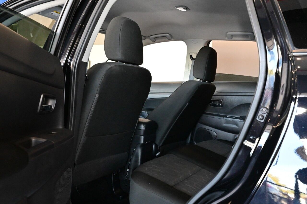2024 Mitsubishi Outlander Sport ES photo 17