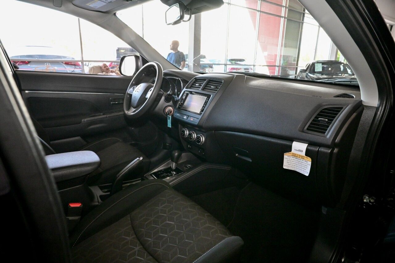 2024 Mitsubishi Outlander Sport ES photo 24
