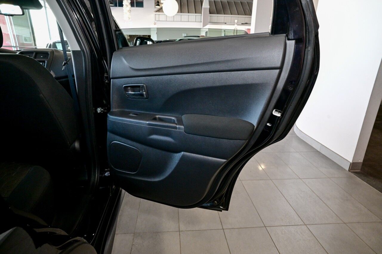 2024 Mitsubishi Outlander Sport ES photo 22