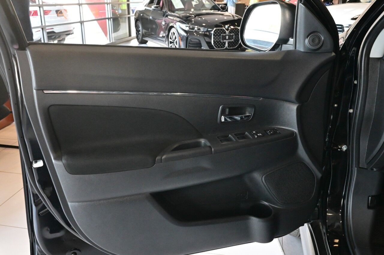 2024 Mitsubishi Outlander Sport ES photo 15