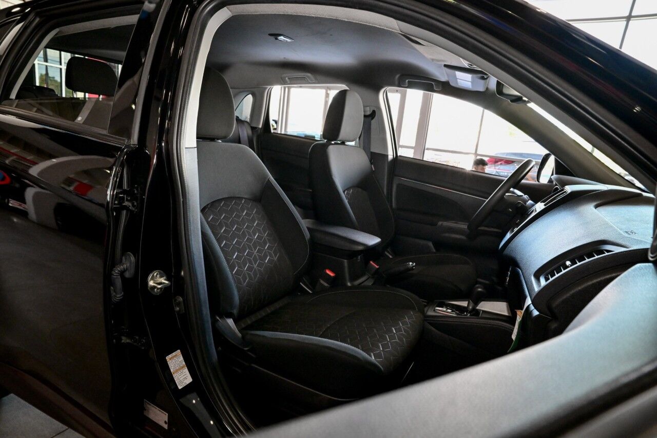 2024 Mitsubishi Outlander Sport ES photo 25