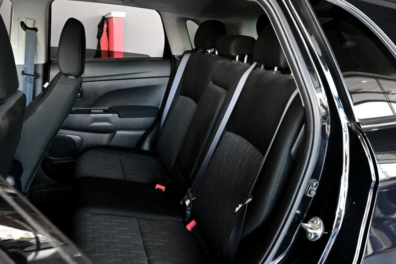 2024 Mitsubishi Outlander Sport ES photo 18