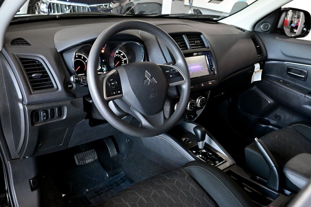 2024 Mitsubishi Outlander Sport ES photo 13