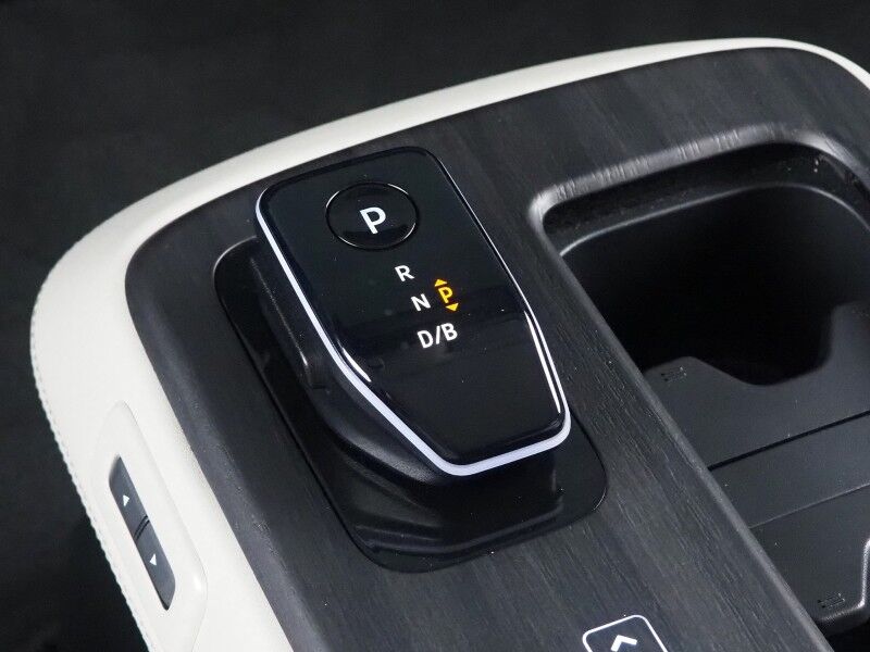 2024 Nissan ARIYA EVOLVE+ *HEADS-UP DISPLAY, NAVIGATION, SAFETY ALERTS, ADAPTIVE CRUISE, 360 VIEW CAMERAS, PANORAMA MOONROOF, HEATED SEATS/STEERING, WIRELESS CHARGING, APPLE CARPLAY Round Rock TX