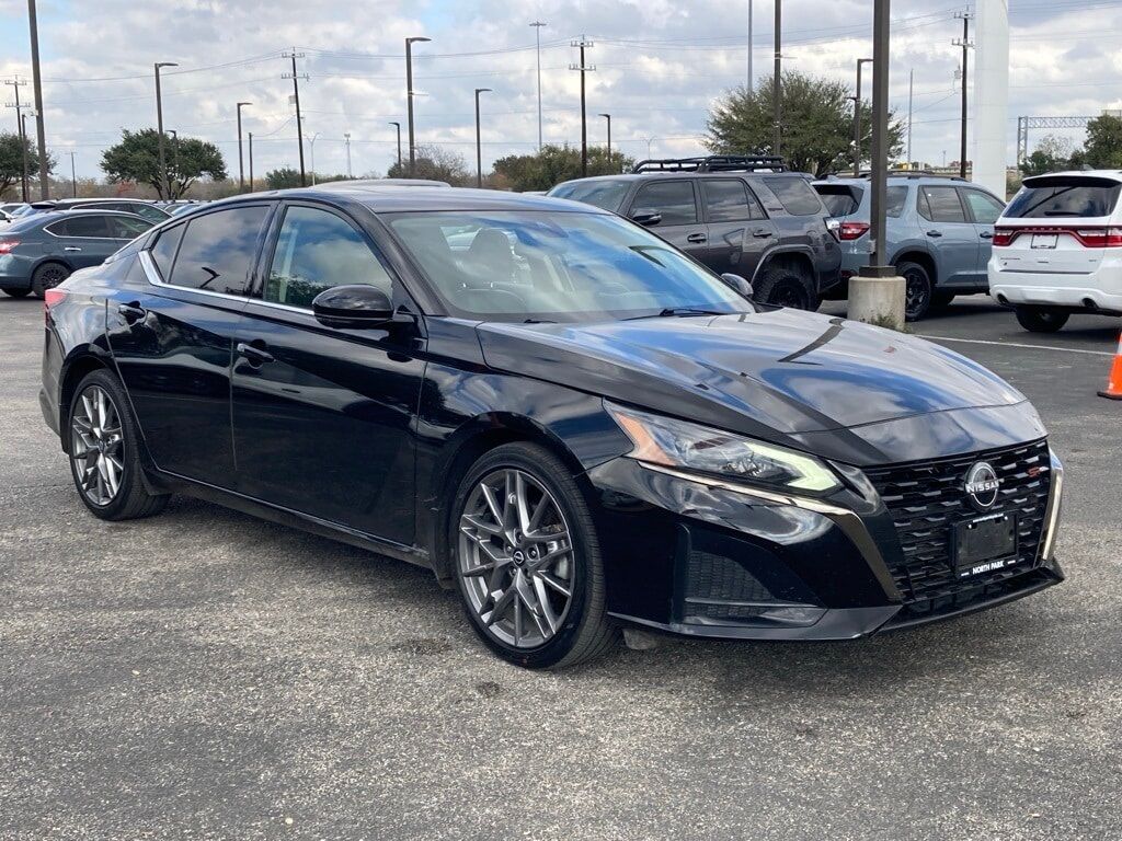 2024 Nissan Altima 2.0 SR
