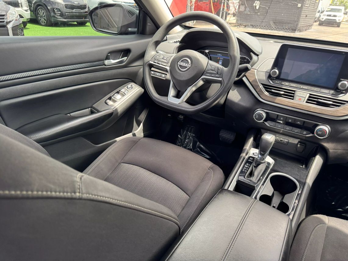 2024 Nissan Altima 2.5 SV Sedan 4D