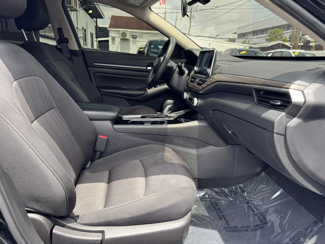 2024 Nissan Altima 2.5 SV Sedan 4D