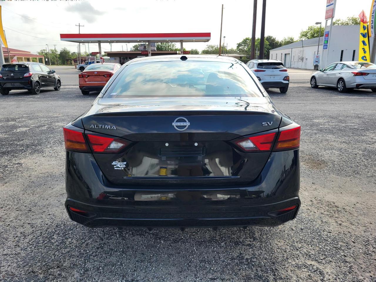 2024 Nissan Altima 2.5 SV Sedan Beeville TX