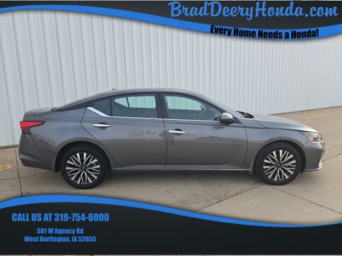 2024_Nissan_Altima_2.5 SV_ West Burlington IA