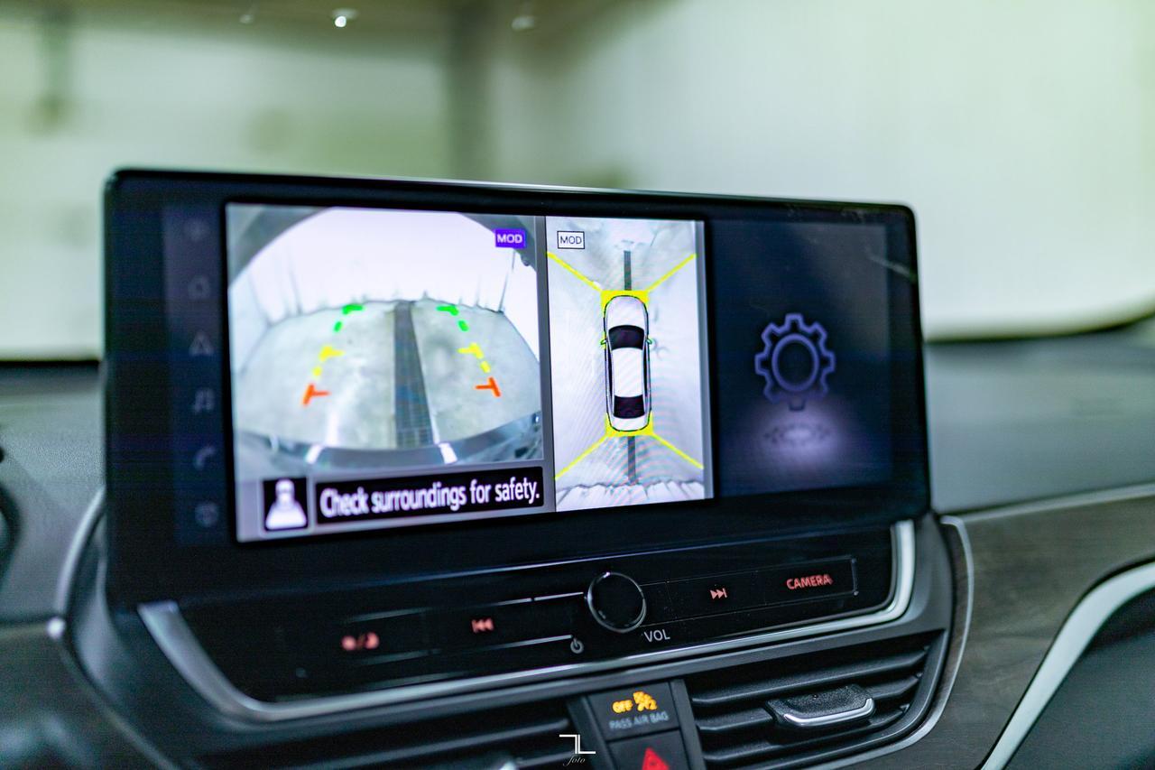 2024 Nissan Altima AWD Platinum Leather Roof Nav BCam Red Deer AB