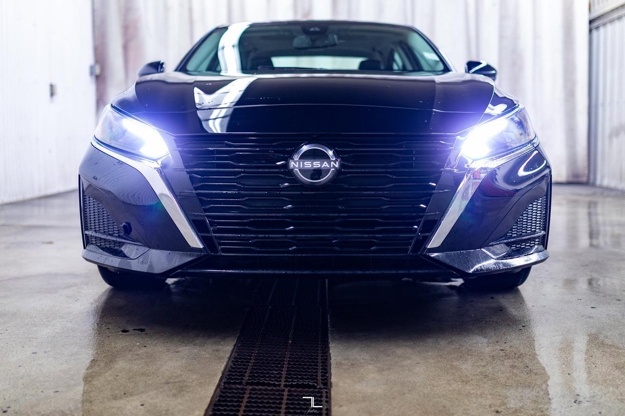 2024 Nissan Altima AWD Platinum Leather Roof Nav BCam Red Deer AB