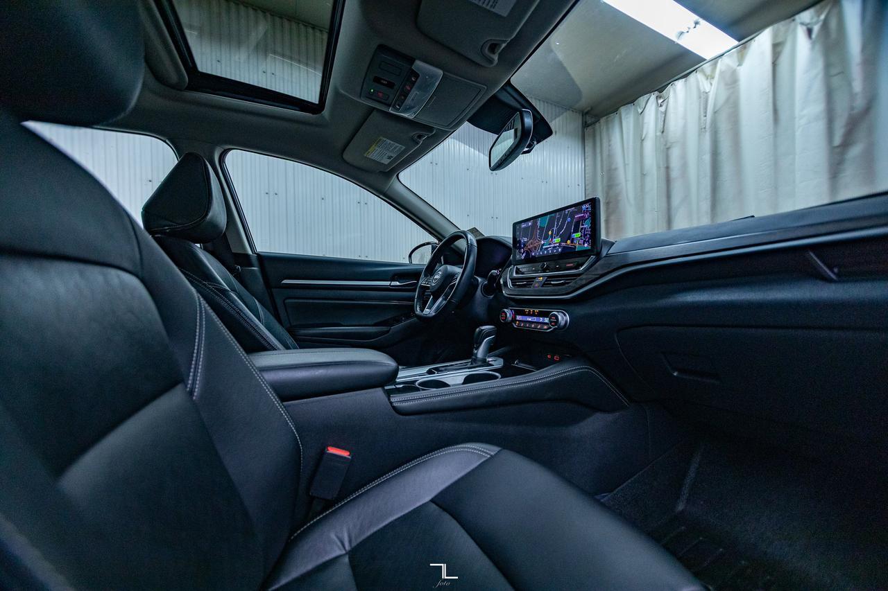 2024 Nissan Altima AWD Platinum Leather Roof Nav BCam Red Deer AB