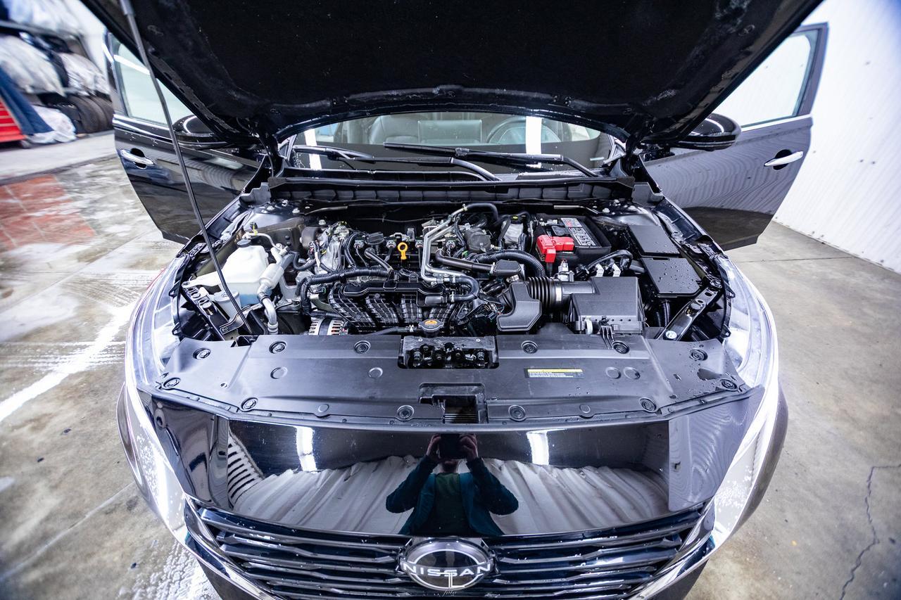 2024 Nissan Altima AWD Platinum Leather Roof Nav BCam Red Deer AB