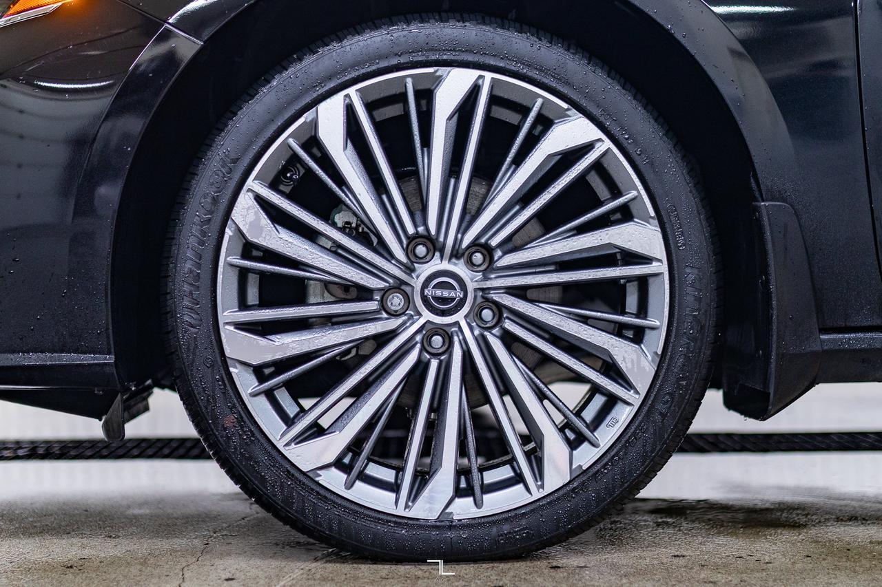 2024 Nissan Altima AWD Platinum Leather Roof Nav BCam Red Deer AB