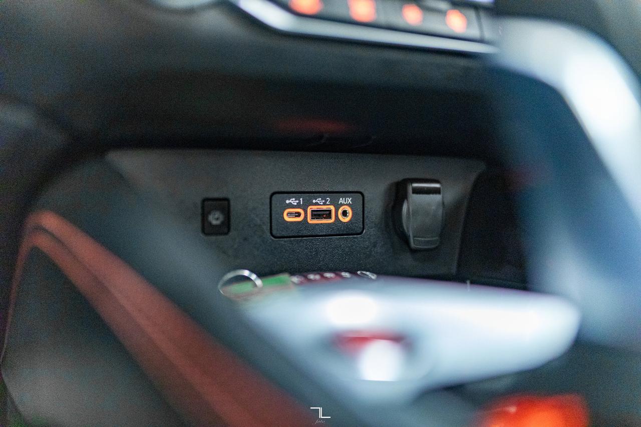 2024 Nissan Altima AWD SR Leather Roof BCam Red Deer AB