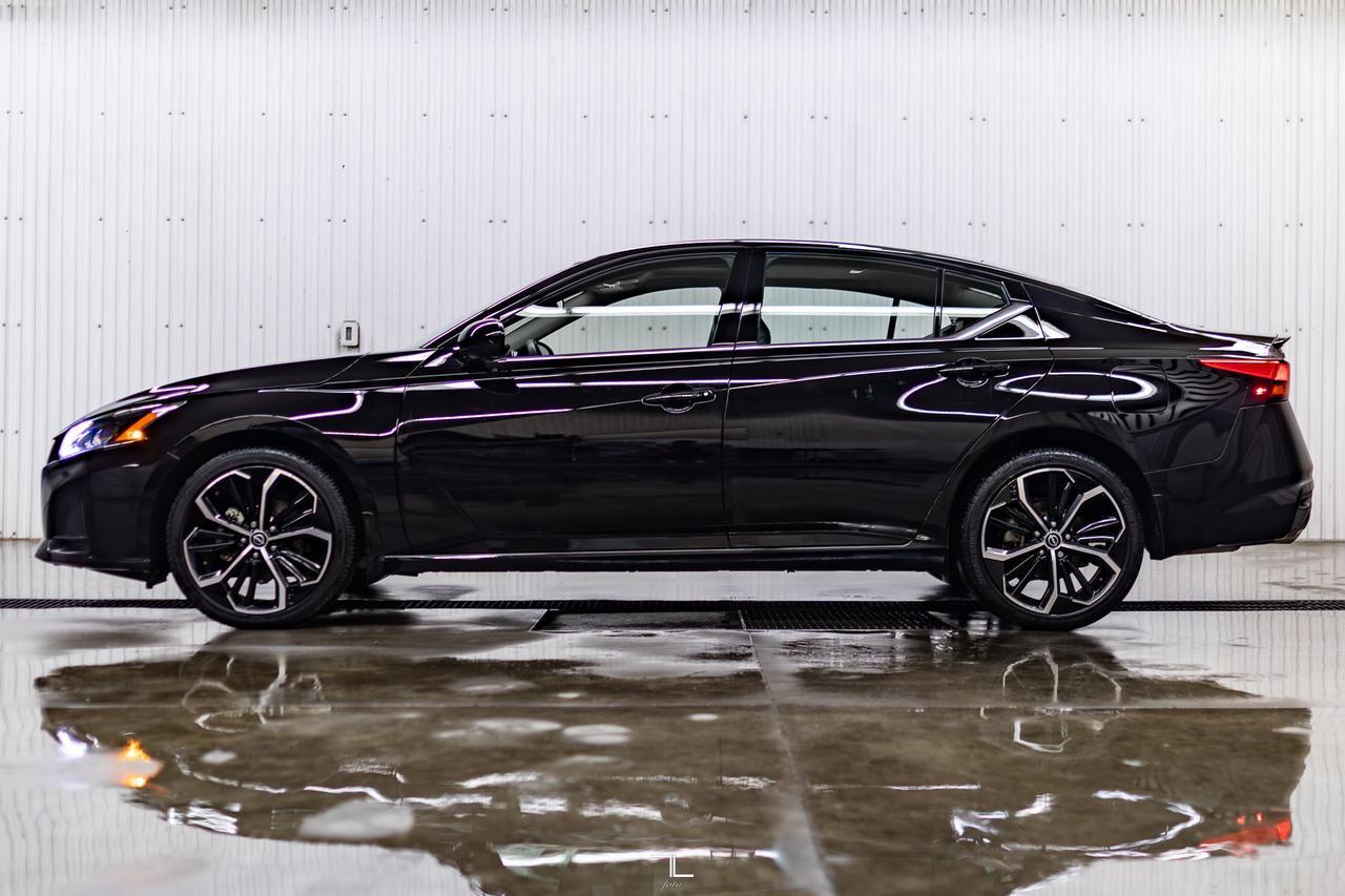 2024 Nissan Altima AWD SR Leather Roof BCam Red Deer AB