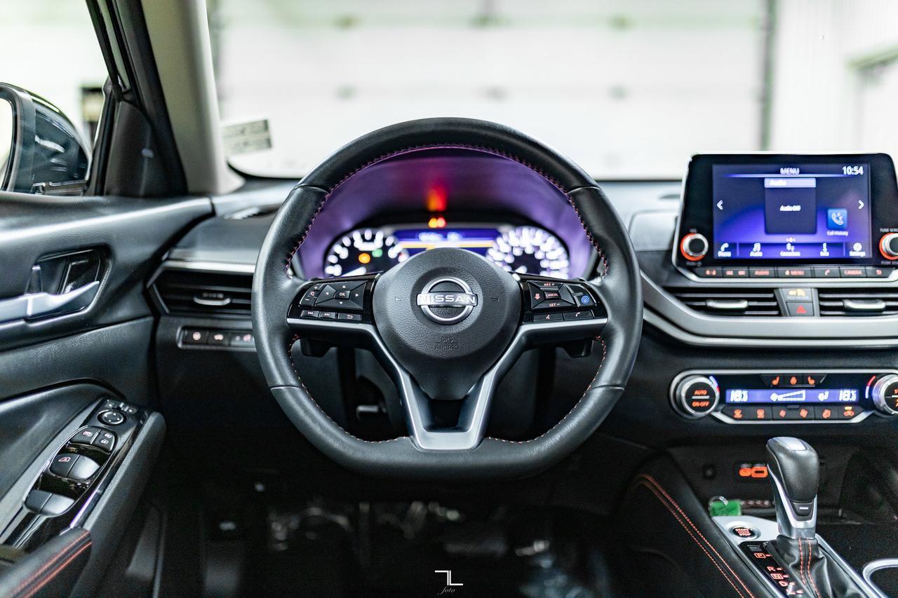 2024 Nissan Altima AWD SR Leather Roof BCam Red Deer AB