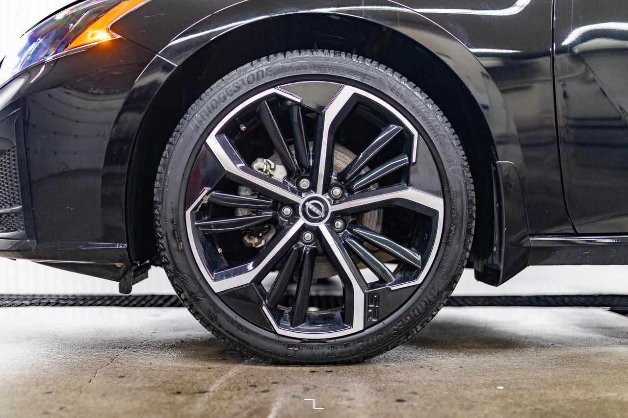 2024 Nissan Altima AWD SR Leather Roof BCam Red Deer AB