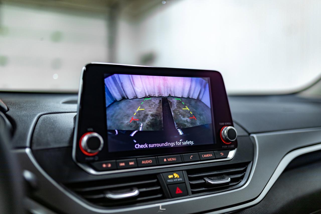 2024 Nissan Altima AWD SR Leather Roof BCam Red Deer AB