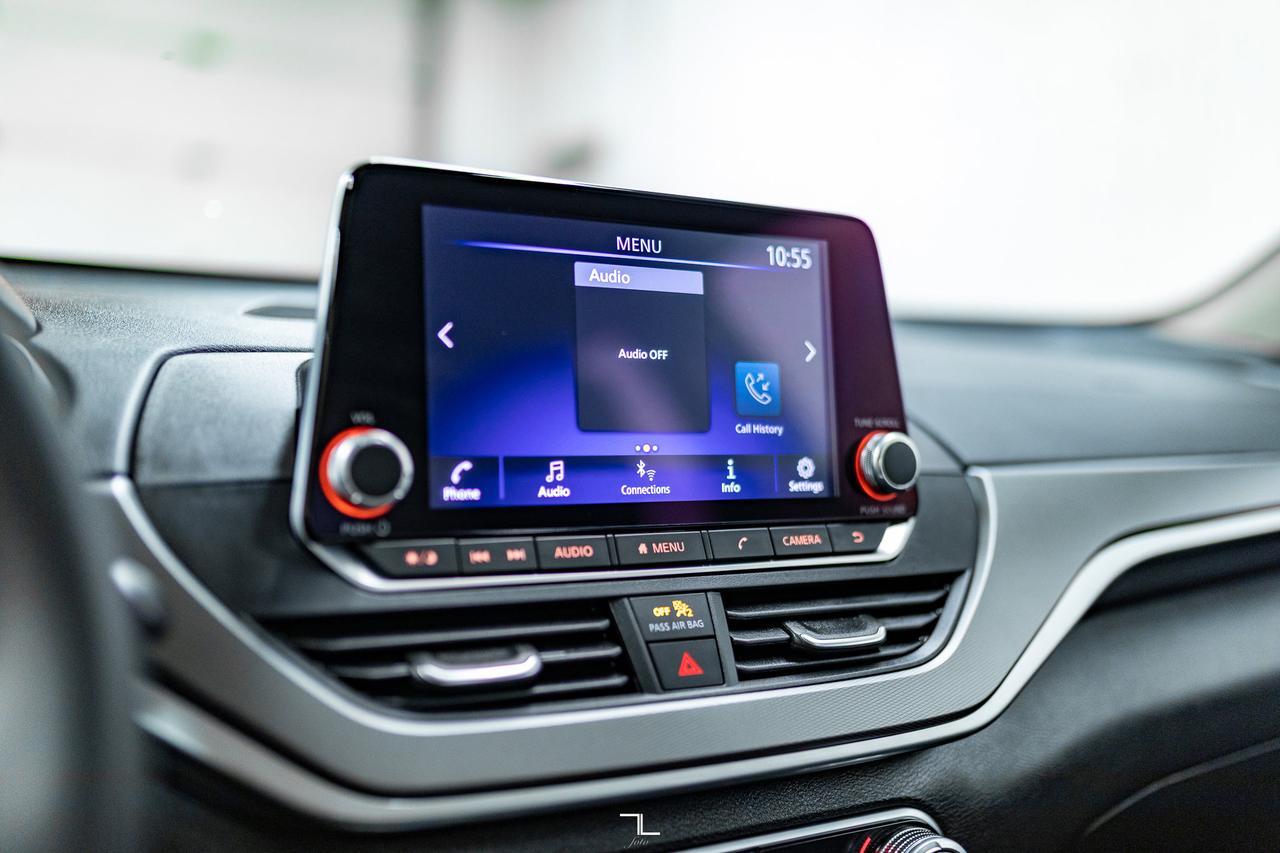 2024 Nissan Altima AWD SR Leather Roof BCam Red Deer AB