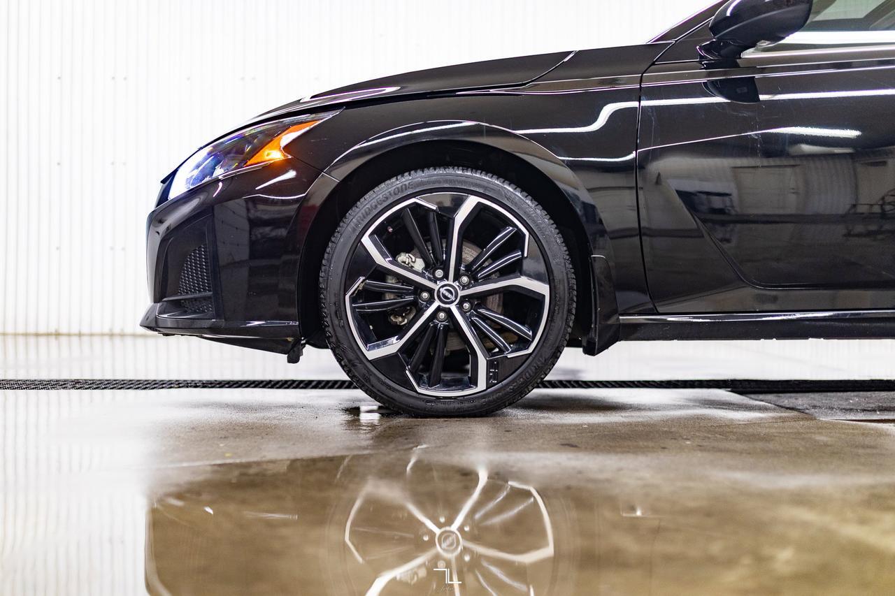 2024 Nissan Altima AWD SR Leather Roof BCam Red Deer AB