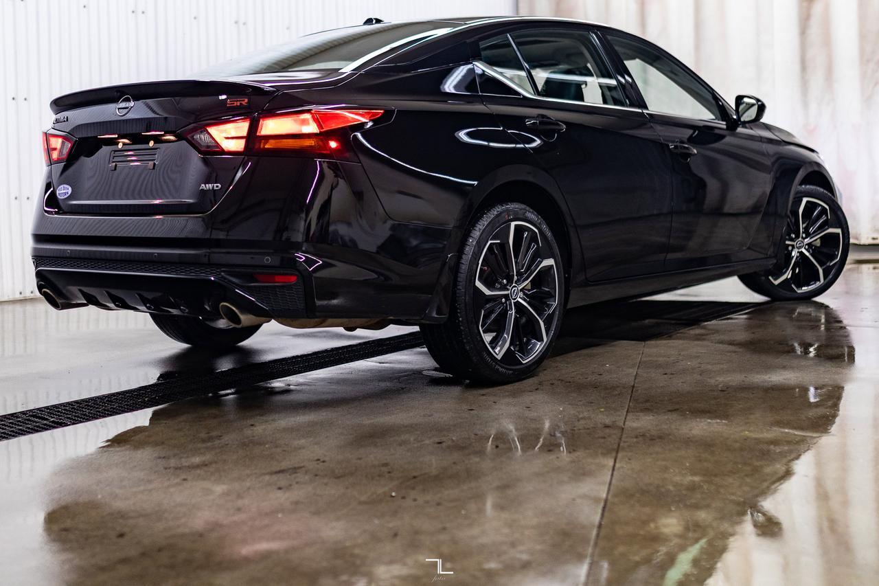 2024 Nissan Altima AWD SR Leather Roof BCam Red Deer AB