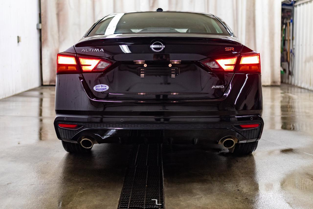 2024 Nissan Altima AWD SR Leather Roof BCam Red Deer AB
