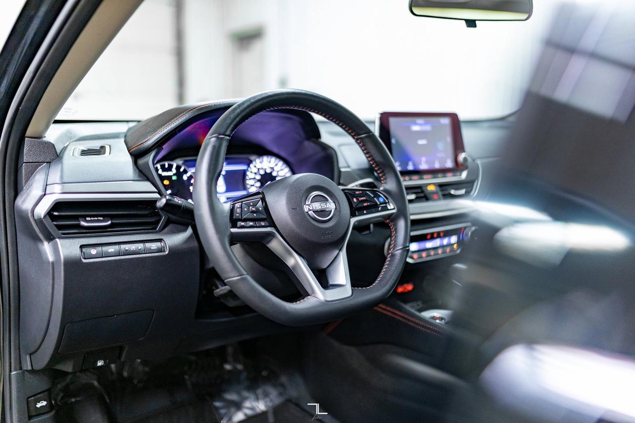 2024 Nissan Altima AWD SR Leather Roof BCam Red Deer AB