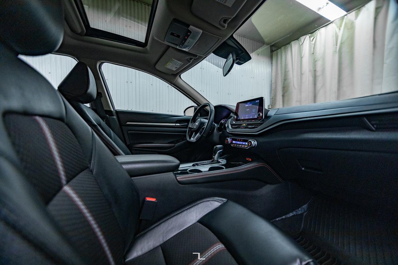 2024 Nissan Altima AWD SR Leather Roof BCam Red Deer AB